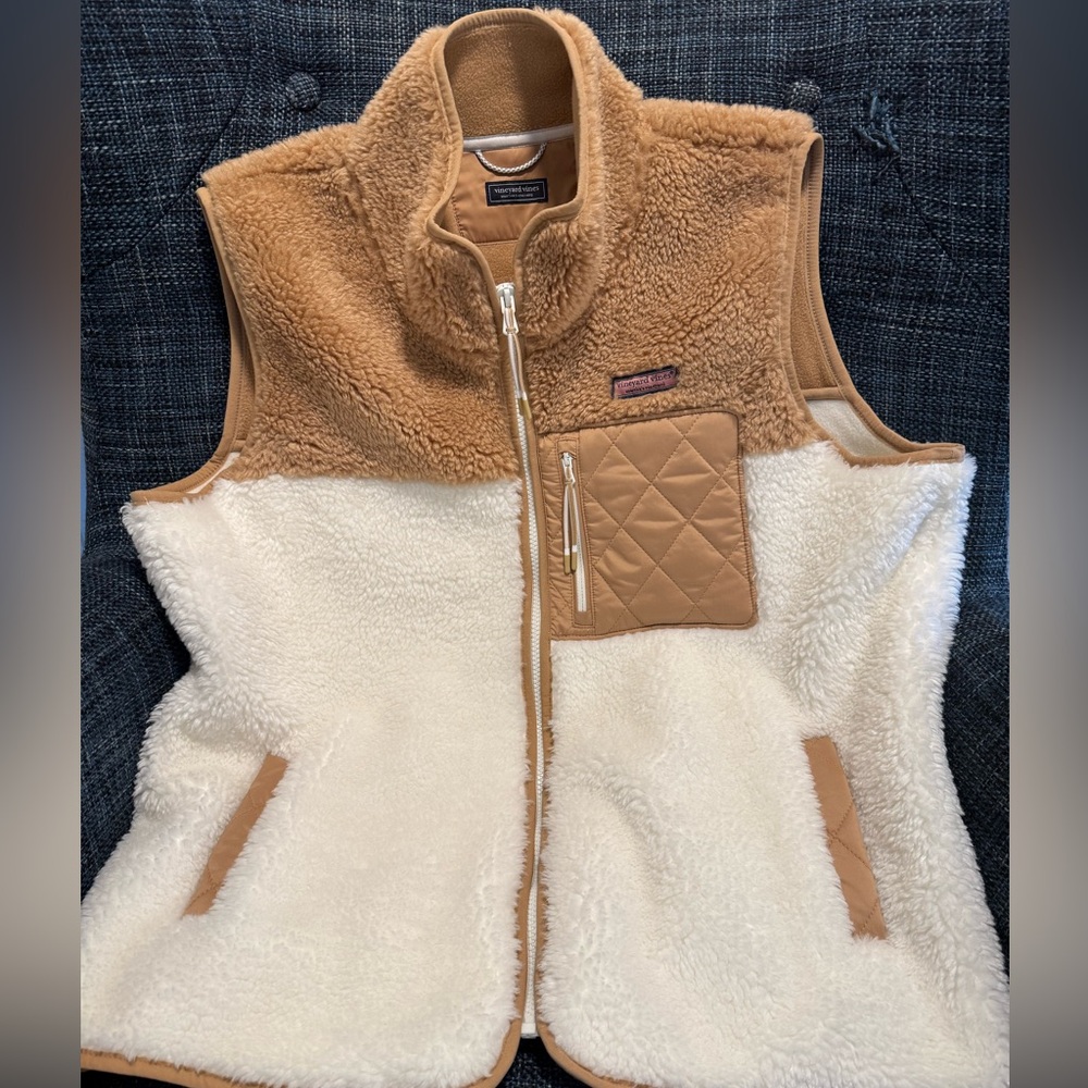 New. Vineyard Vine Women’s Full-Zip Vest. XL.